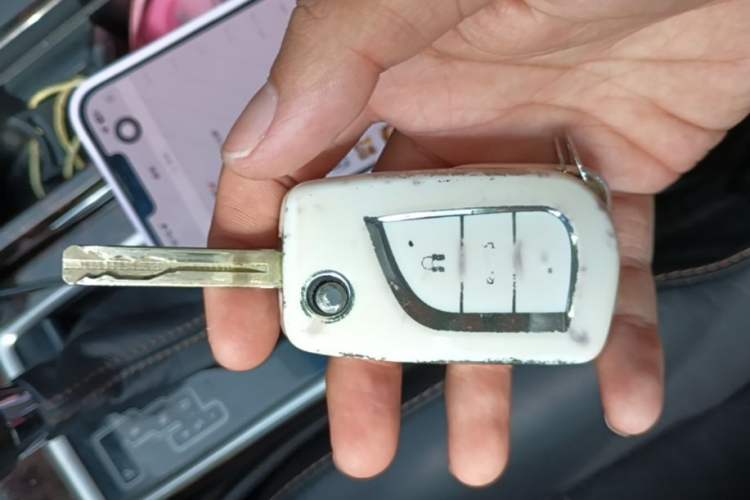 Used Toyota Camry 2016 2.0G 10th Anniversary Leading Edition Vehicle Key