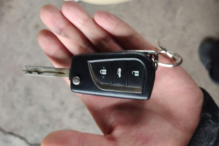 Used Toyota Camry 2016 2.0G 10th Anniversary Leading Edition Vehicle Key