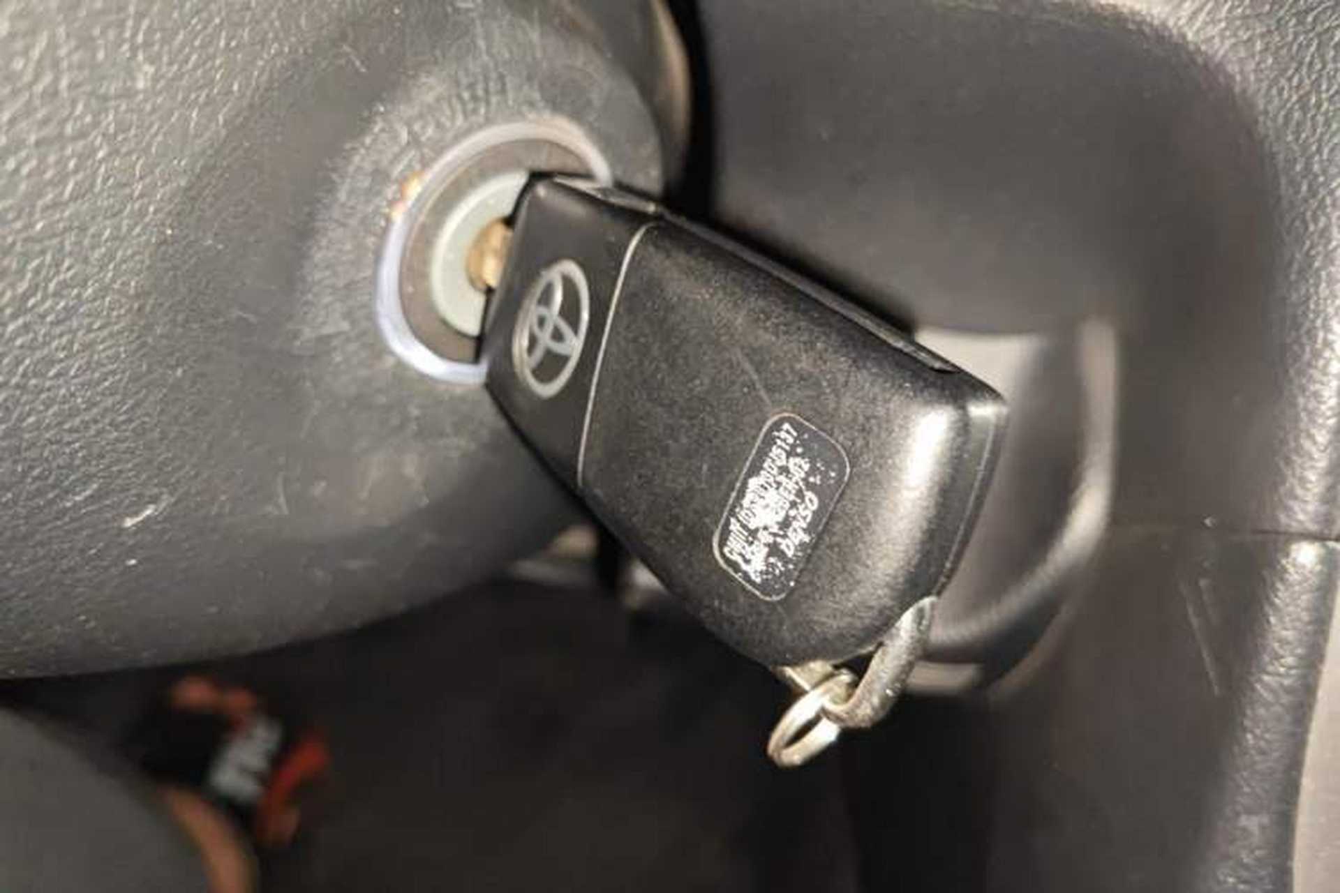 Used Toyota Camry 2016 2.0G 10th Anniversary Leading Edition Vehicle Key