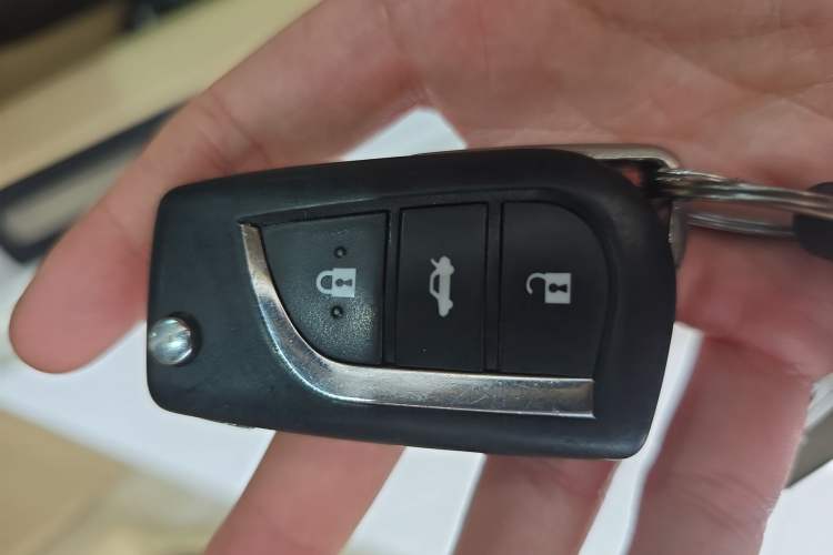 Used Toyota Camry 2016 2.0G 10th Anniversary Leading Edition Vehicle Key