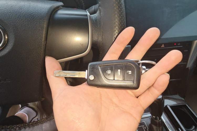 Used Toyota Camry 2016 2.0E 10th Anniversary Elite Edition Vehicle Key