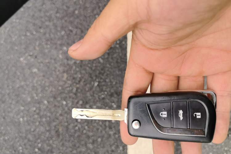 Used Toyota Camry 2016 2.0G 10th Anniversary Leading Edition Vehicle Key