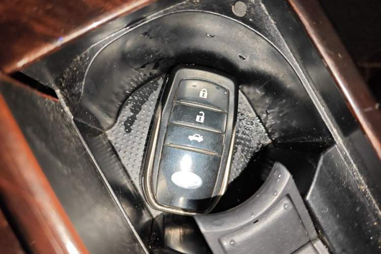 Used Toyota Camry 2016 2.0G 10th Anniversary Luxury Edition Vehicle Key