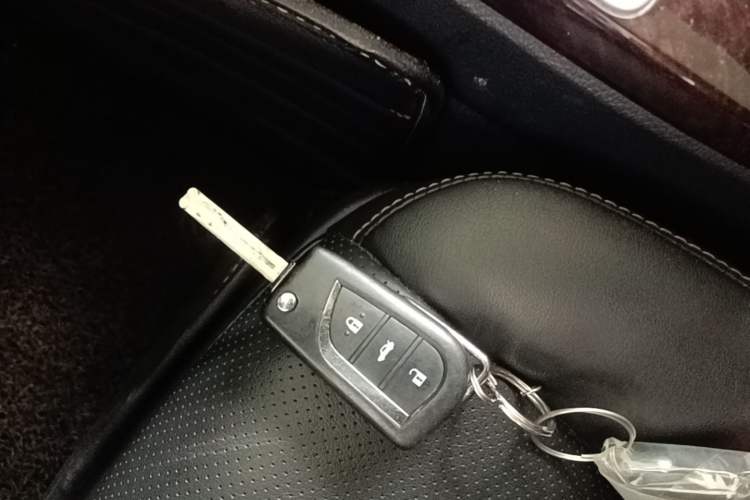 Used Toyota Camry 2016 2.0G 10th Anniversary Leading Edition Vehicle Key