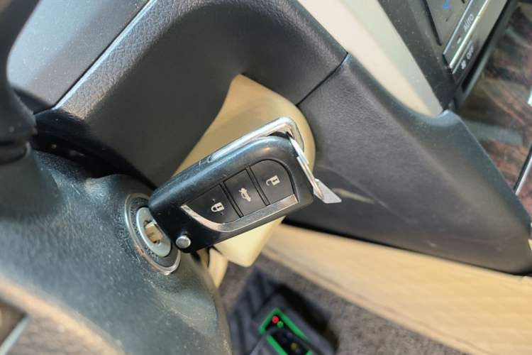 Used Toyota Camry 2016 2.0E 10th Anniversary Elite Edition Vehicle Key