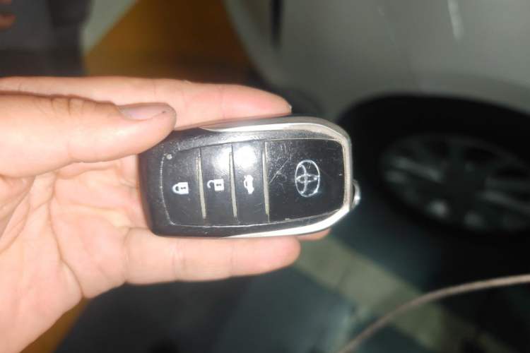 Used Toyota Camry 2016 2.0E 10th Anniversary Elite Edition Vehicle Key