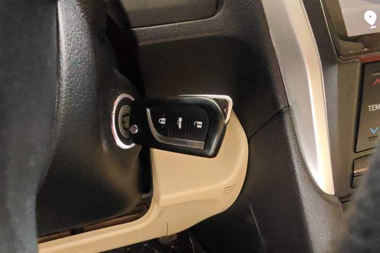 Used Toyota Camry 2016 2.0E 10th Anniversary Elite Edition Vehicle Key