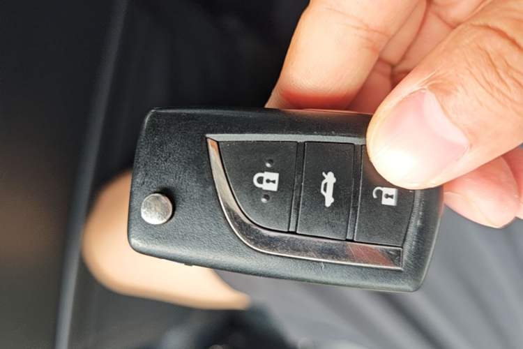 Used Toyota Camry 2016 2.0G 10th Anniversary Leading Edition Vehicle Key