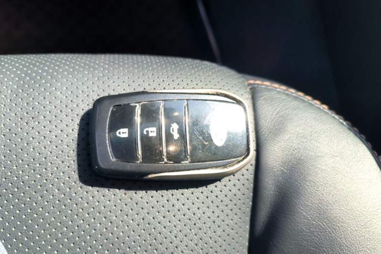 Used Toyota Camry 2016 2.0G 10th Anniversary Leading Edition Vehicle Key