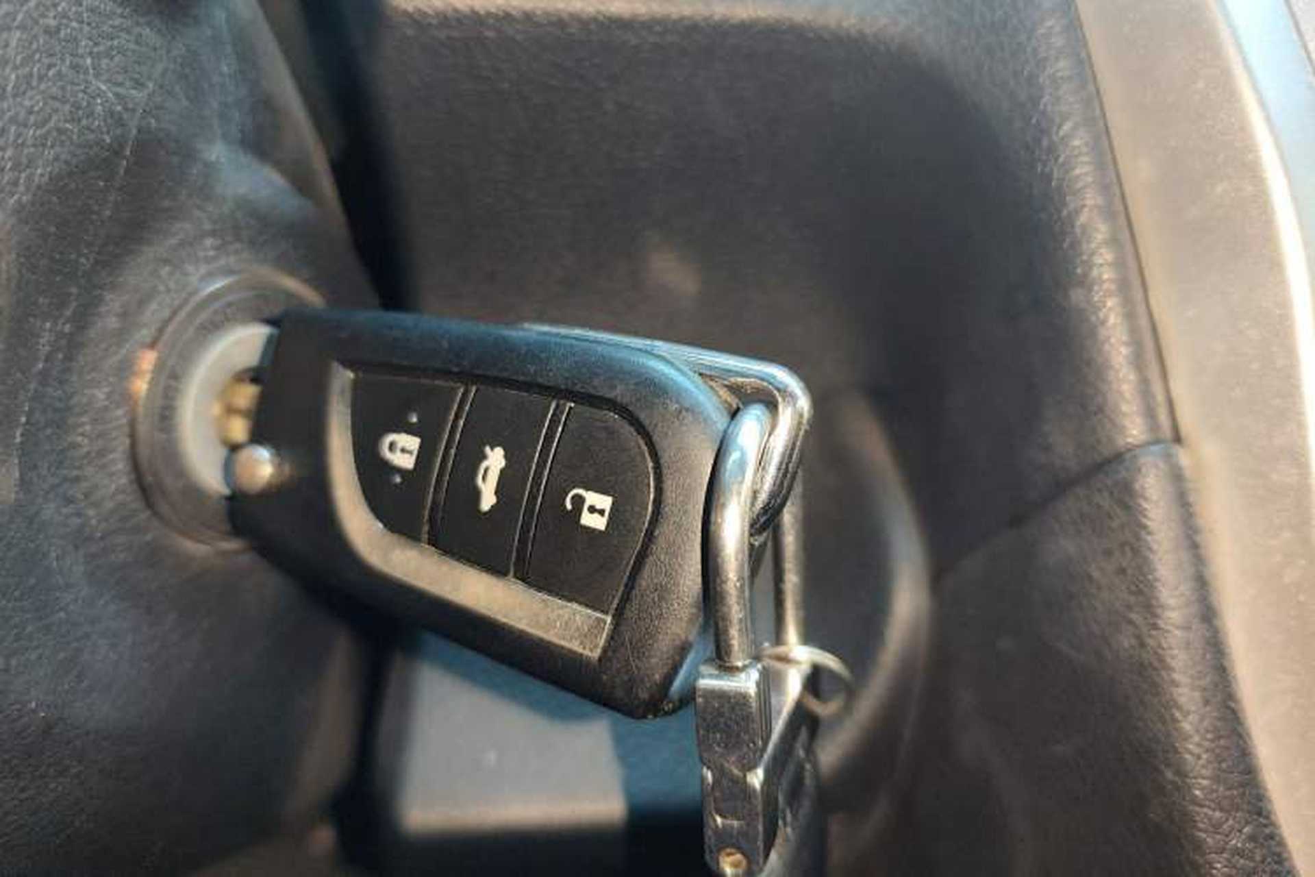 Used Toyota Camry 2016 2.0G 10th Anniversary Leading Edition Vehicle Key