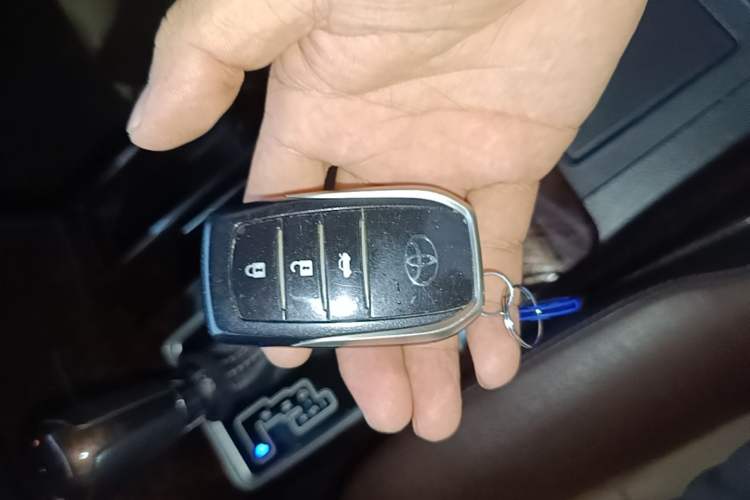 Used Toyota Camry 2016 2.5G 10th Anniversary Deluxe Navigation Edition Vehicle Key