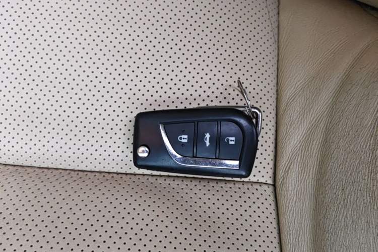 Used Toyota Camry 2016 2.0G 10th Anniversary Leading Edition Vehicle Key