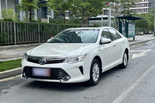 Toyota Camry 2016 Dual-Engine 2.5 HG 10th Anniversary Deluxe Navigation Edition مستعملة