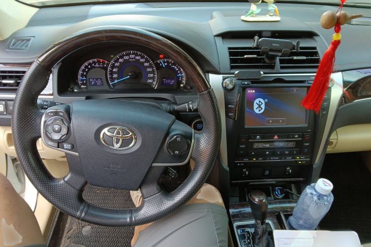 Used Toyota Camry 2016 2.5G 10th Anniversary Deluxe Navigation Edition Center Console