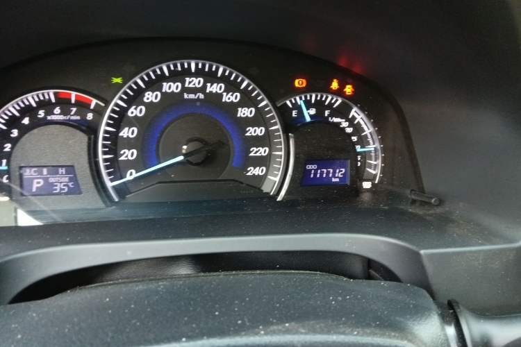 Used Toyota Camry 2016 2.5G 10th Anniversary Deluxe Navigation Edition Odometer Close Up