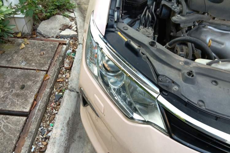 Used Toyota Camry 2016 2.5G 10th Anniversary Deluxe Navigation Edition Right Front Headlight