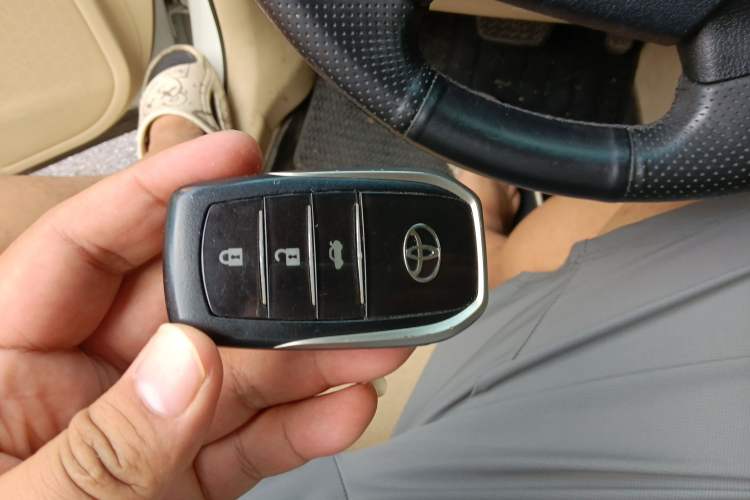 Used Toyota Camry 2016 2.5G 10th Anniversary Deluxe Navigation Edition Vehicle Key