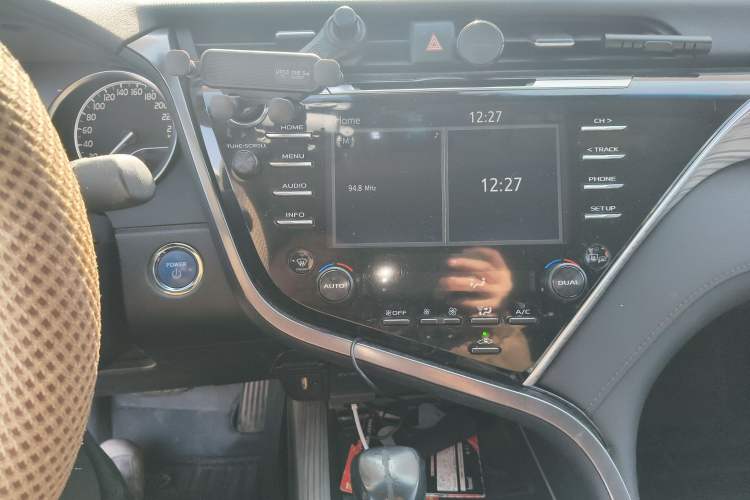Used Toyota Camry 2018 Dual-Engine 2.5 HG Luxury Edition Audio And AC Panel