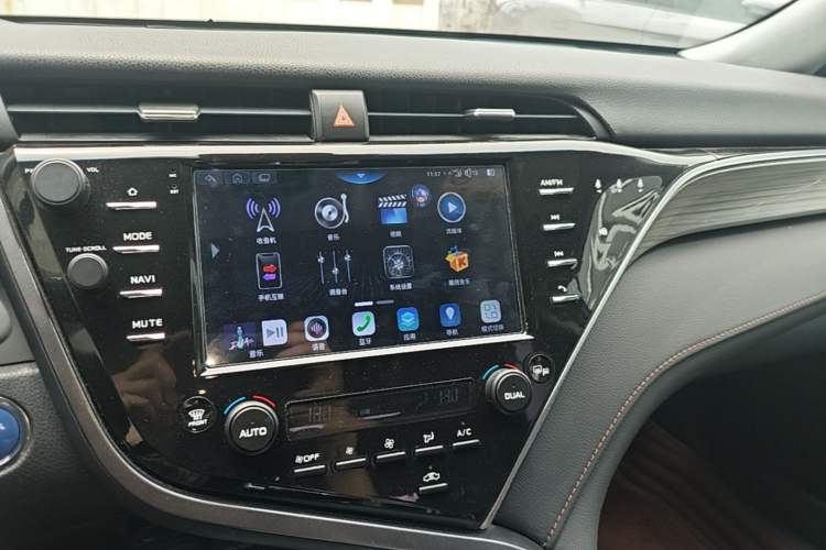 Used Toyota Camry 2018 Dual-Engine 2.5 HG Luxury Edition Audio And AC Panel