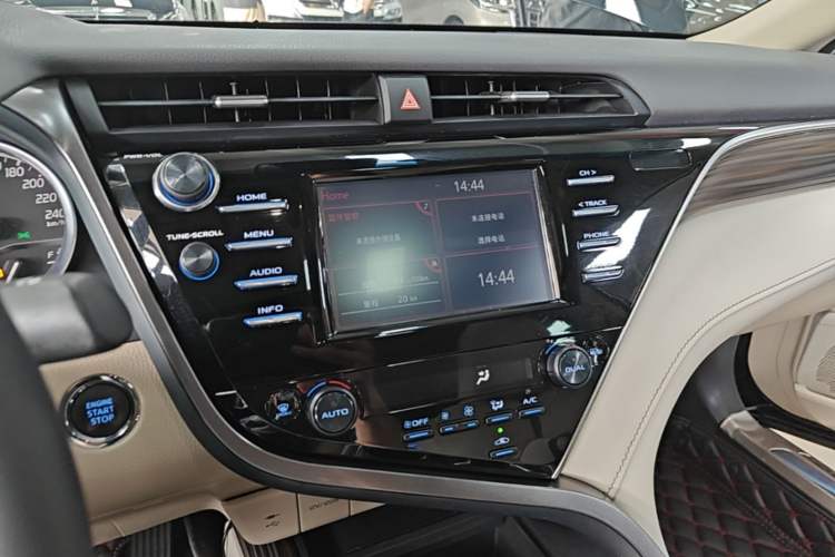Used Toyota Camry 2018 2.0G Luxury Edition Audio And AC Panel
