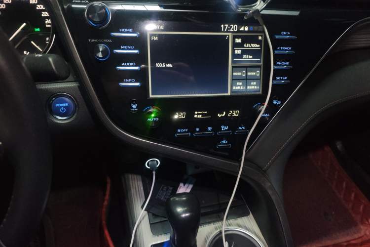 Used Toyota Camry 2018 Dual-Engine 2.5 HG Luxury Edition Audio And AC Panel