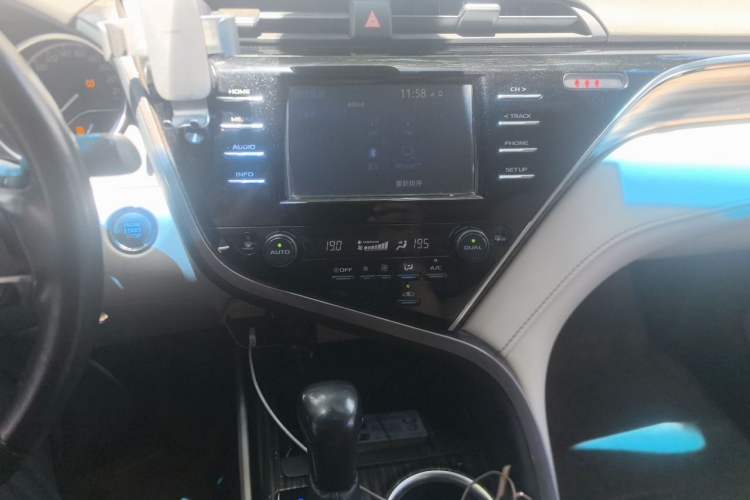 Used Toyota Camry 2018 2.0G Luxury Edition Audio And AC Panel