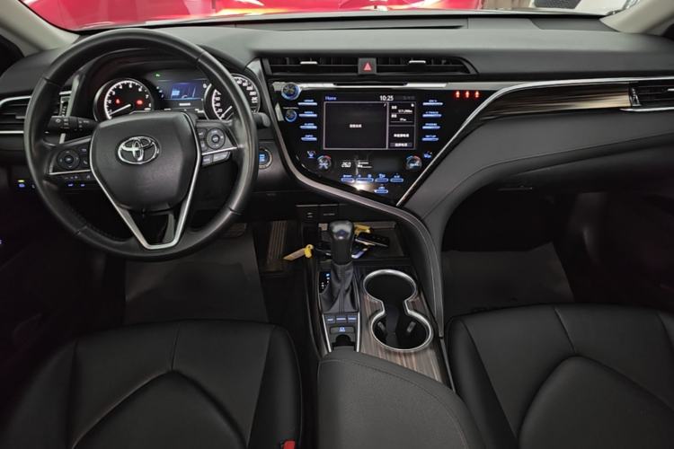 Used Toyota Camry 2018 2.5G Luxury Edition Center Console