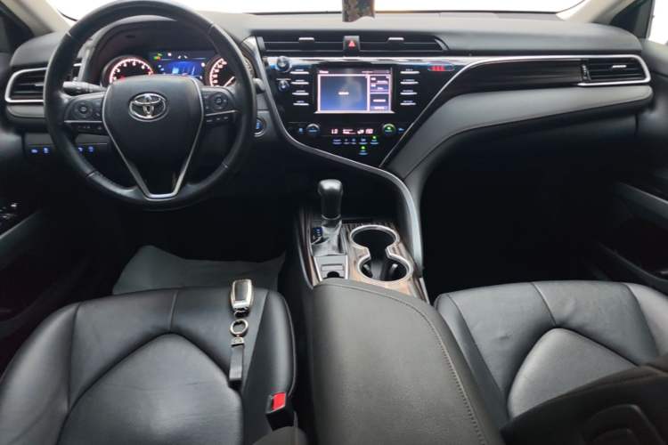 Used Toyota Camry 2018 2.0G Luxury Edition Center Console