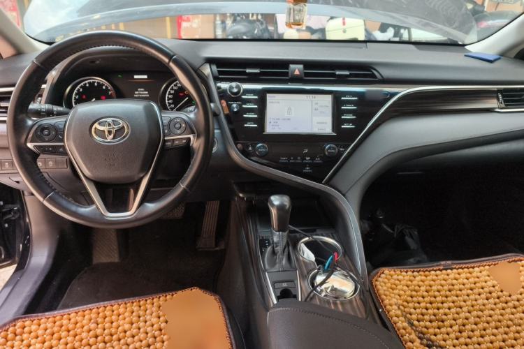 Used Toyota Camry 2018 2.0G Luxury Edition Center Console