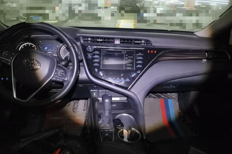 Used Toyota Camry 2018 2.5G Luxury Edition Center Console