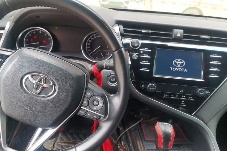 Used Toyota Camry 2018 2.0G Luxury Edition Center Console