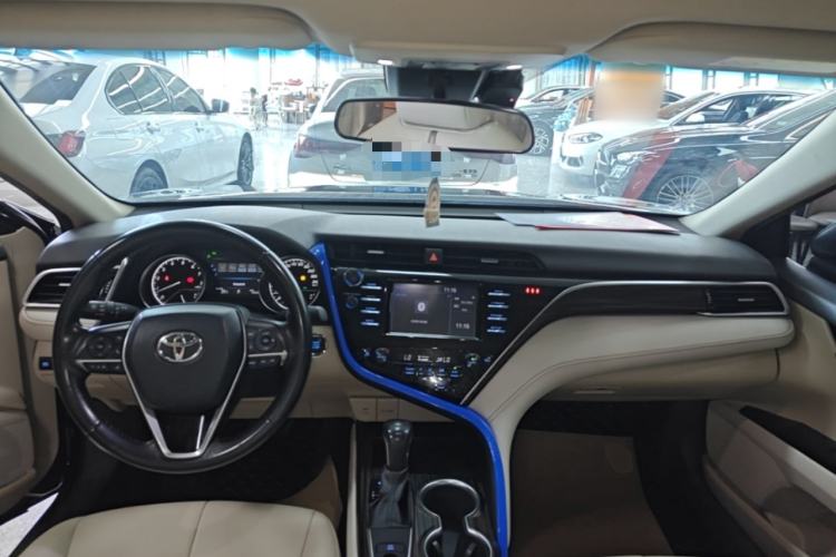Used Toyota Camry 2018 2.0G Luxury Edition Center Console