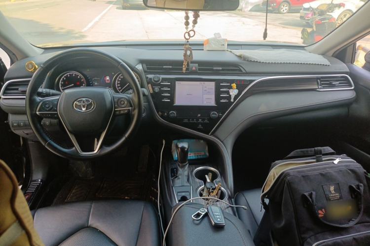 Used Toyota Camry 2018 2.0G Luxury Edition Center Console