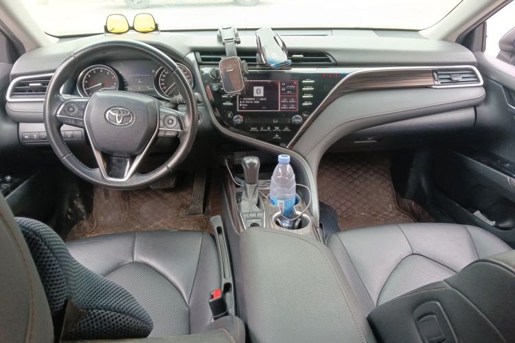 Used Toyota Camry 2018 2.5G Luxury Edition Center Console