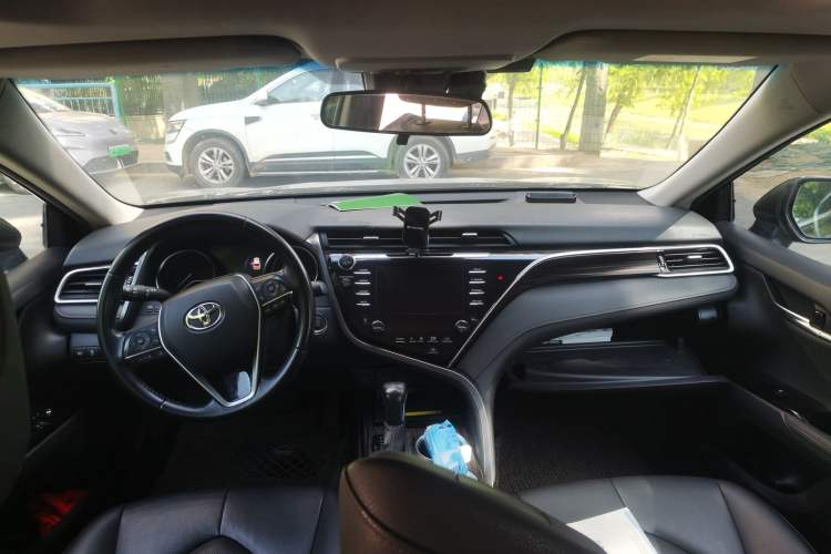 Used Toyota Camry 2018 2.5G Luxury Edition Center Console