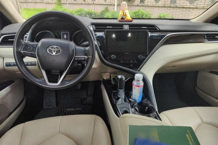 Used Toyota Camry 2018 2.0E Elite Edition Center Console