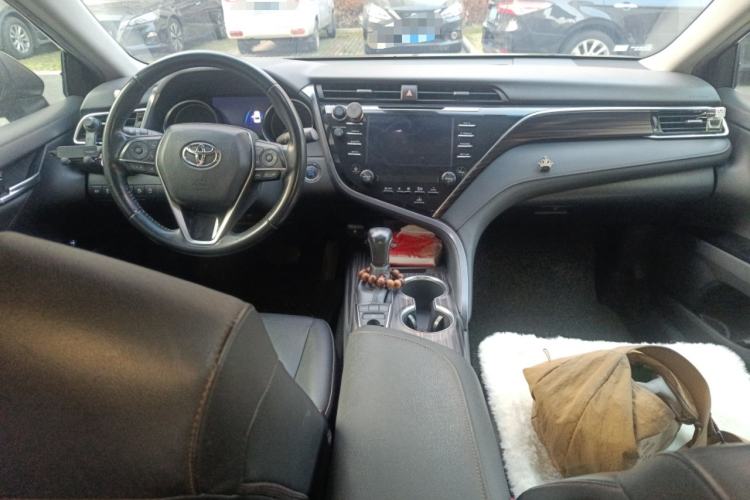 Used Toyota Camry 2018 2.5G Luxury Edition Center Console