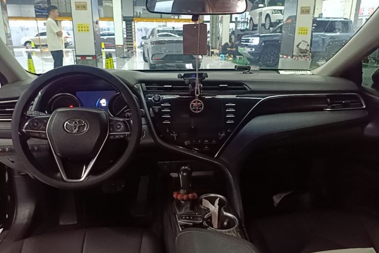 Used Toyota Camry 2018 2.5G Luxury Edition Center Console