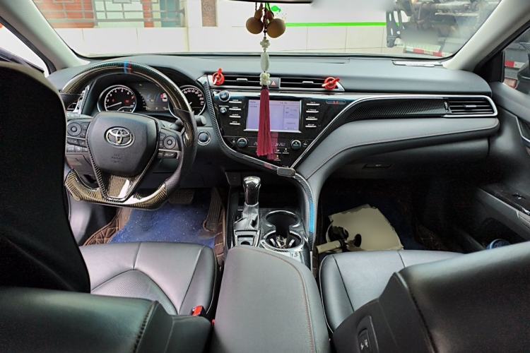 Used Toyota Camry 2018 2.0G Luxury Edition Center Console