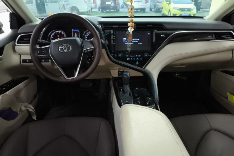 Used Toyota Camry 2018 2.0E Elite Edition Center Console