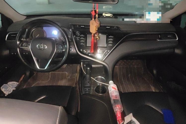 Used Toyota Camry 2018 2.0G Luxury Edition Center Console