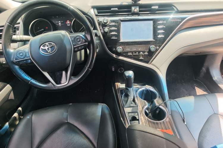 Used Toyota Camry 2018 2.0G Luxury Edition Center Console