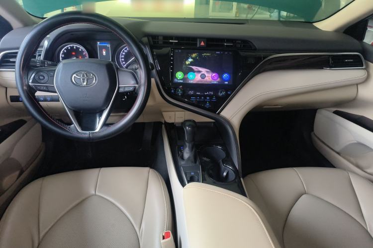 Used Toyota Camry 2018 2.0E Elite Edition Center Console