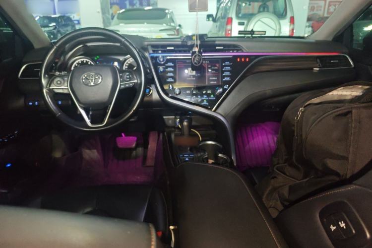 Used Toyota Camry 2018 2.5G Luxury Edition Center Console