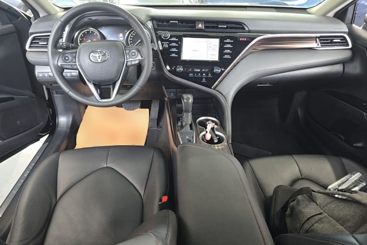 Used Toyota Camry 2018 2.0G Luxury Edition Center Console