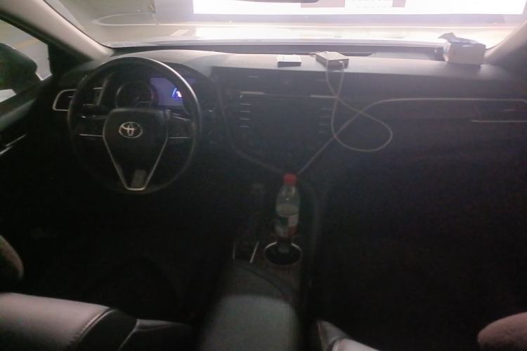 Used Toyota Camry 2018 2.5G Luxury Edition Center Console