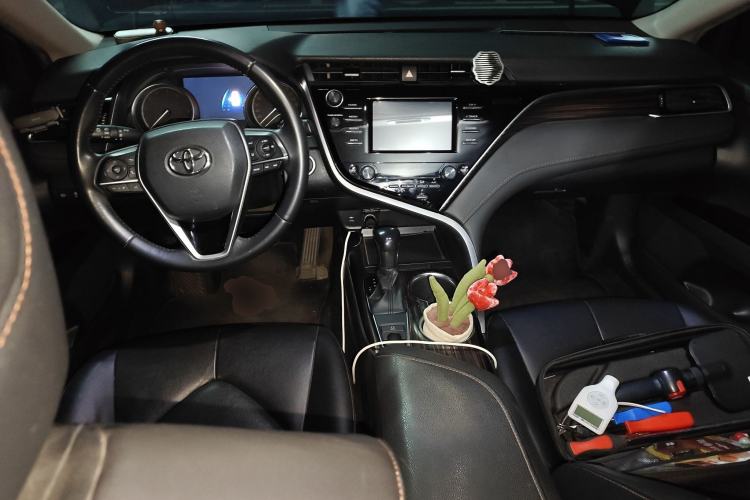 Used Toyota Camry 2018 2.0G Luxury Edition Center Console