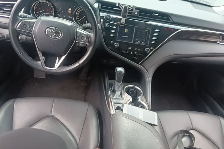 Used Toyota Camry 2018 2.5G Luxury Edition Center Console
