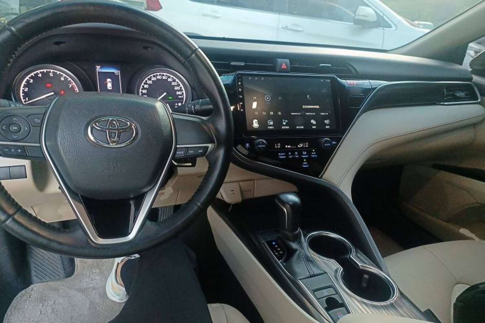 Used Toyota Camry 2018 2.0E Leading Edition Center Console