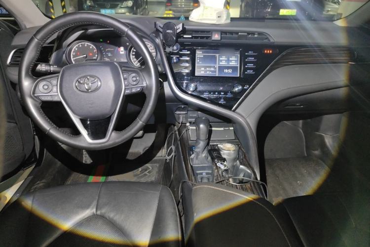 Used Toyota Camry 2018 2.0G Luxury Edition Center Console